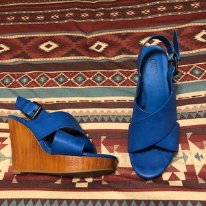 NWOT blue wedges size 7